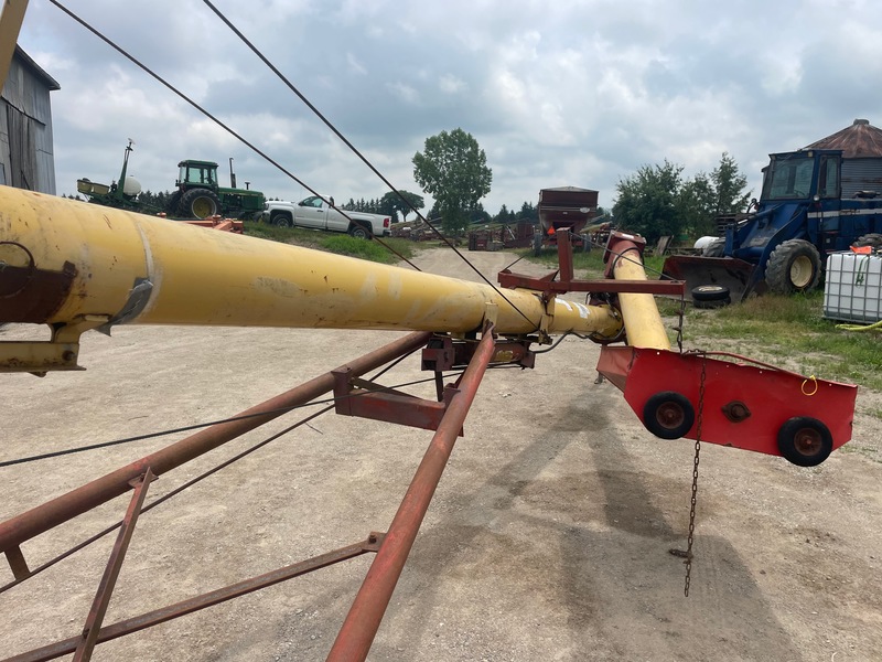 Augers/Conveyers  Westfeild Auger With Swing Auger - Hydraulic Lift - 10" x 51' Photo